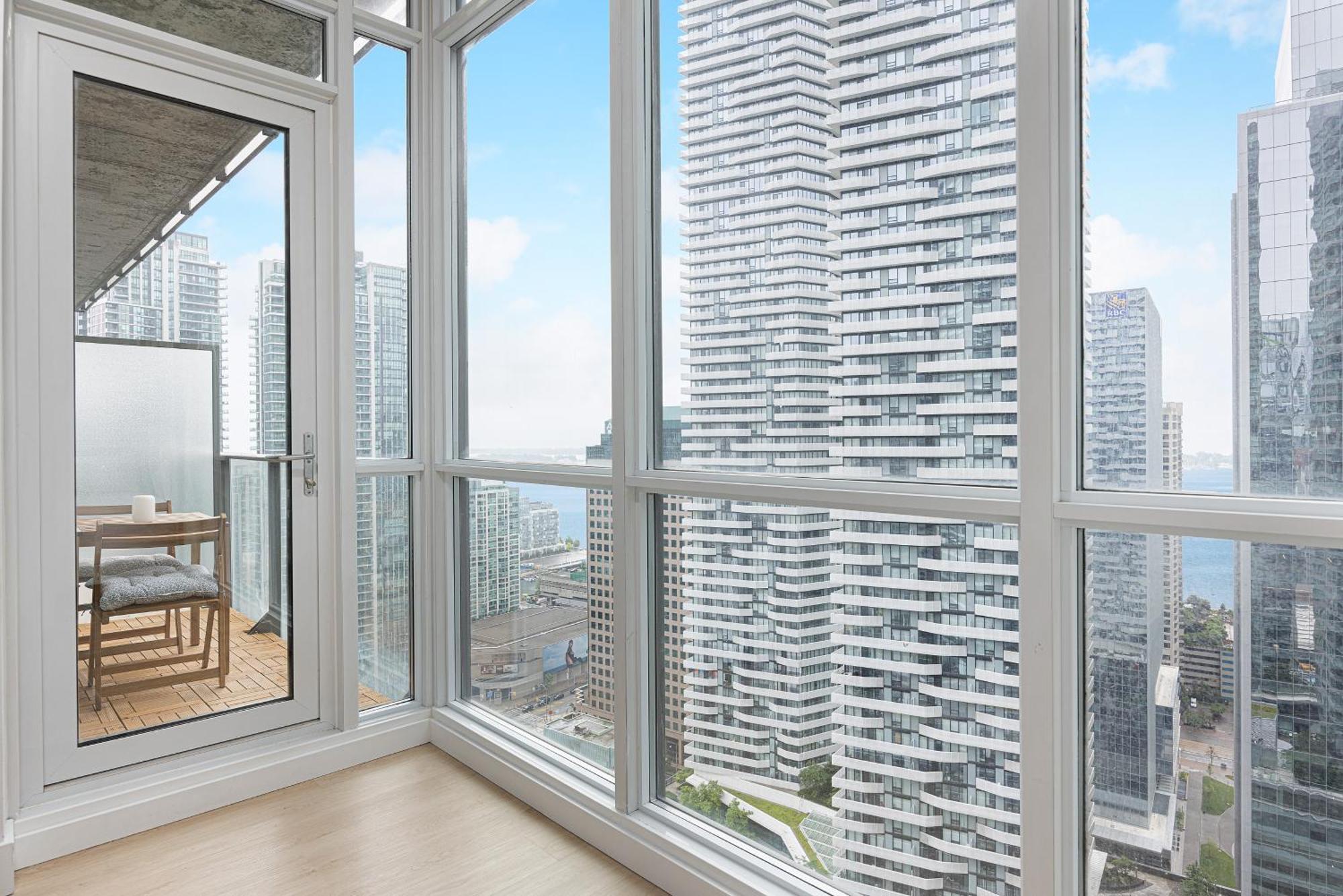 Newly Renovated Cozy Condo/Union Station Toronto Exterior foto